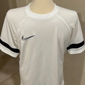 Nike Tee NWOT dri fit